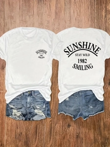 Ensemble d'été pour femmes avec t-shirt blanc à motif et short en jean vieilli