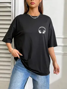 T-shirt noir oversize en coton à col rond avec imprimé casque blanc minimaliste sur le buste