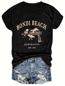T-shirt en coton noir imprimé Bondi Beach et short en jean vieilli posé à plat