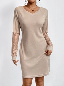 Robe Courte Élégante pour Femmes Abricot Manches Longues Col en V Patchwork en Dentelle Texture Gaufre Moulante