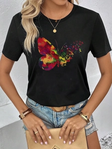 T-shirt nera girocollo da donna con stampa artistica di farfalla colorata e vestibilità slim