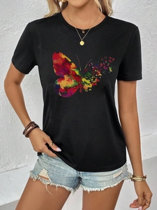 T-shirt nera a maniche corte da donna con una stampa artistica di farfalla colorata