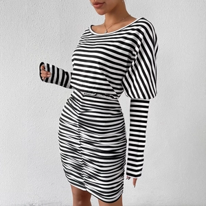 Robe Mini Moulante à Rayures Noir Blanc pour Femme Manches Longues Froncé Col Bateau Tricot Décontracté Courte