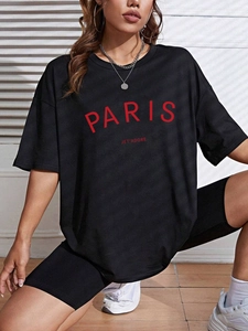 Ensemble de sport pour femme avec t-shirt noir oversize imprimé Paris et short cycliste