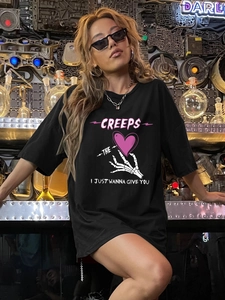 T-shirt noir oversize pour femme avec imprimé squelette cœur et graphique grunge