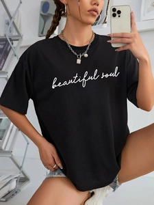 T-shirt noir ample pour femme avec imprimé 'beautiful soul' blanc sur la poitrine