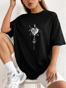 Women black loose fit t-shirt with heart fingerprint print and casual crew neck style