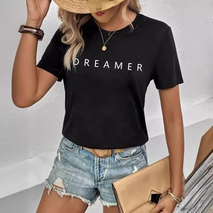 T-shirt noir col rond pour femme avec imprimé Dreamer et short en jean décontracté