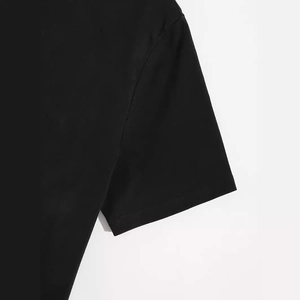 T-shirt noir décontracté pour femme avec col rond et finitions de couture de qualité