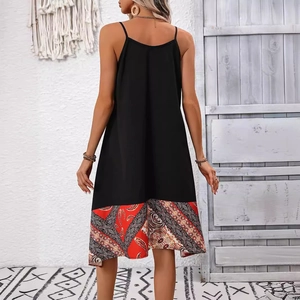 Damen Ärmelloses Kleid in Schwarz mit bedrucktem asymmetrischem Saum, Rückansicht
