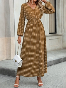 Detail of V-neck brown polka dot maxi dress with elastic waist and long lantern sleeves