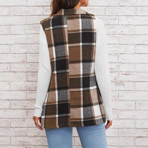 Gilet sans manches élégant à carreaux marron et noir avec un col à revers classique