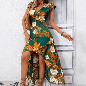 Robe longue fleurie d'été avec col en V et manches à volants au motif tropical chic