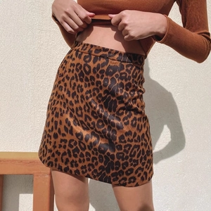 Mini-jupe chic à imprimé léopard pour femmes, taille haute, tons marron et noir