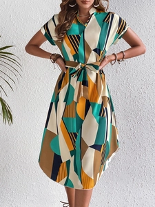 Détails de la robe mi-longue d'été à blocs de couleurs avec ceinture à nouer ajustable