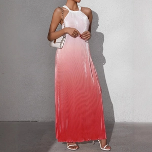Elegant halter neck gradient pleated maxi dress with backless design for summer fashion