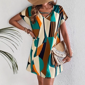 Abito estivo linea ad A con scollo a V e stampa geometrica a contrasto da donna