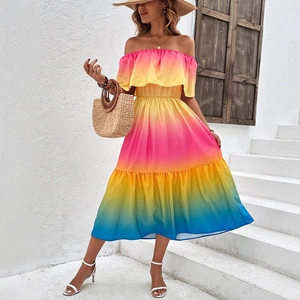 Robe arc-en-ciel à épaules dénudées avec ourlet évasé à volants pour les vacances