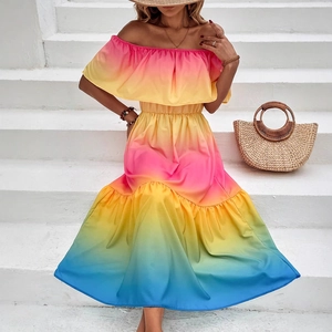 Robe longue arc-en-ciel à épaules dénudées avec volants et taille élastique