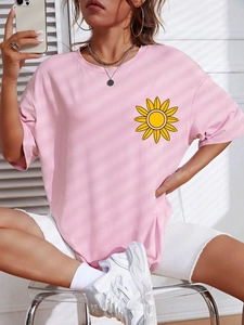 T-shirt da donna rosa oversize a maniche corte con stampa di girasole giallo sul petto