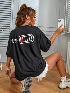 Black loose fit T-shirt with 1% battery icon print on the back, street style fashion