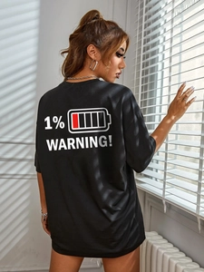 T-shirt femme noir ample avec imprimé batterie 1% Warning au dos et col rond