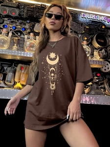 T-shirt oversize en coton marron café avec imprimé céleste soleil et lune pour femme