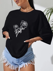 T-shirt nera casual da donna con stampa a linee di rosa bianca e scollatura a girocollo