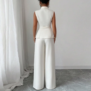 Elegant white two-piece suit with sleeveless vest, belted waist and wide-leg trousers