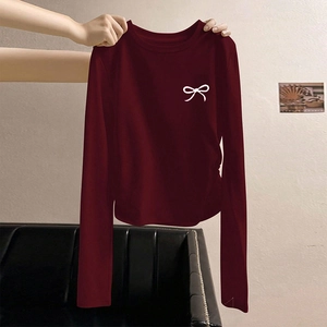 T-shirt da donna bordeaux a maniche lunghe con stampa a fiocco bianco e girocollo casual