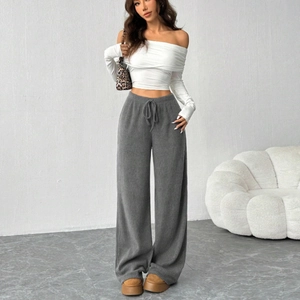 Set donna con top a spalle scoperte e pantaloni larghi grigio antracite con coulisse