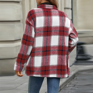 Giacca a scacchi rossi da donna in flanella con maniche lunghe e vestibilità oversize