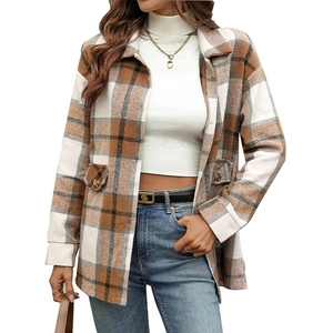 Giacca a camicia scozzese classica da donna a maniche lunghe con tasche sul petto e bottoni