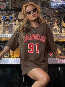 T-shirt Los Angeles 91 marron foncé oversize avec col rond et graphisme street style
