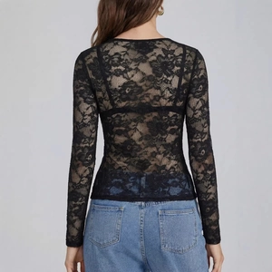 Haut sexy en dentelle noire à manches longues pour femmes avec motif floral et vue de dos