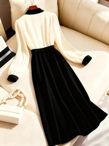 Robe longue élégante bicolore à manches longues avec jupe plissée raffinée