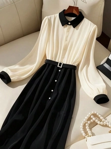 Robe patchwork élégante à manches longues avec chemisier crème et jupe plissée