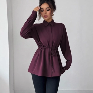 Chemise femme bordeaux à manches longues avec taille coulissante et col à revers chic