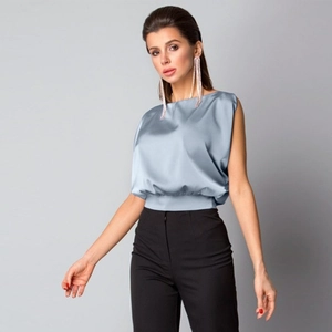Haut élégant en satin sans manches dos nu bleu argenté avec ourlet élastique pour femmes