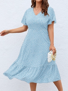 Elegant plus size light blue floral V-neck midi dress with short sleeves and A-line hem