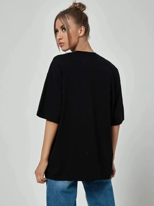 Women's casual oversized black short sleeve T-shirt with round neck and cotton texture