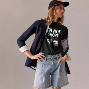 T-shirt noir en coton pour femme avec imprimé pingouin et manches courtes au style décontracté