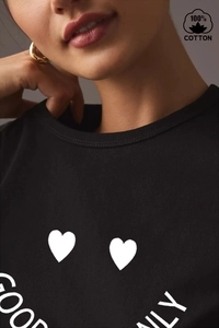 T-shirt noir femme en coton col rond avec imprimé cœur et texte 'GOOD ONLY'