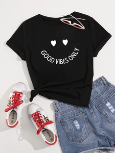 T-shirt femme en coton noir avec imprimé cœur Good Vibes Only et short en jean délavé