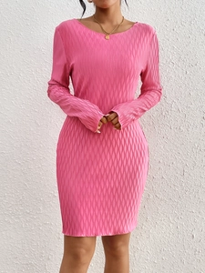 Robe midi moulante élégante rose vif à manches longues avec texture plissée pour femmes