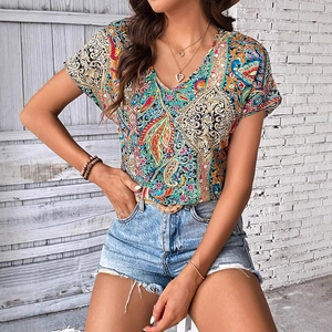 Haut d'été pour femmes avec col en V et imprimé paisley coloré de style bohème