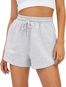 Damen Laufshorts in Hellgrau mit hohem Bund, elastischem Kordelzug und Seitentaschen