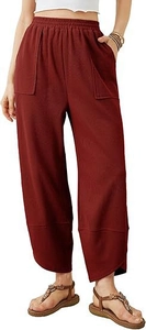 Detail von rostrote Capri-Hose mit weitem Bein, Gummizug und überlappendem Saumdesign