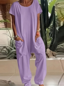 Detail der übergroßen Taschen am lavendelfarbenen V-Ausschnitt Jumpsuit für Damen