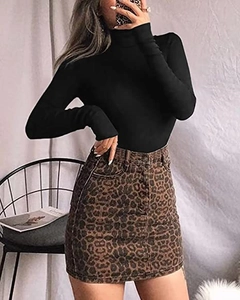Mirror selfie showing a black slim-fit turtleneck bodysuit paired with a leopard print denim skirt